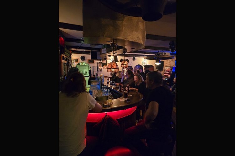 Moederdag bingo en karaoke in cafe Het Karrewiel