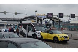 Twee ongevallen tegelijk op de N250 in Den Helder, forse hinder bij de veerboot
