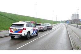 Twee ongevallen tegelijk op de N250 in Den Helder, forse hinder bij de veerboot