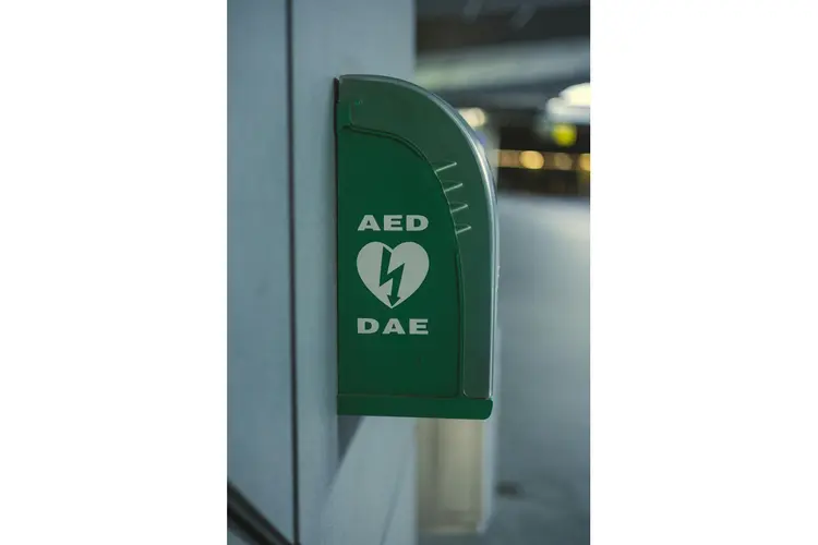 Waarom een AED in de buurt steeds belangrijker wordt