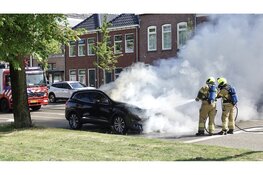 Caravan gered bij autobrand tijdens rijden in Den Helder