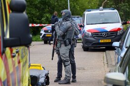 Man aangehouden en gereanimeerd bij inval in Den Helder