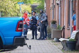 Man aangehouden en gereanimeerd bij inval in Den Helder