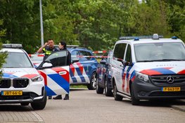 Man aangehouden en gereanimeerd bij inval in Den Helder
