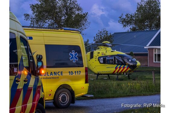 Traumahelikopter ingezet, landt langs N9 bij Julianadorp Zuid