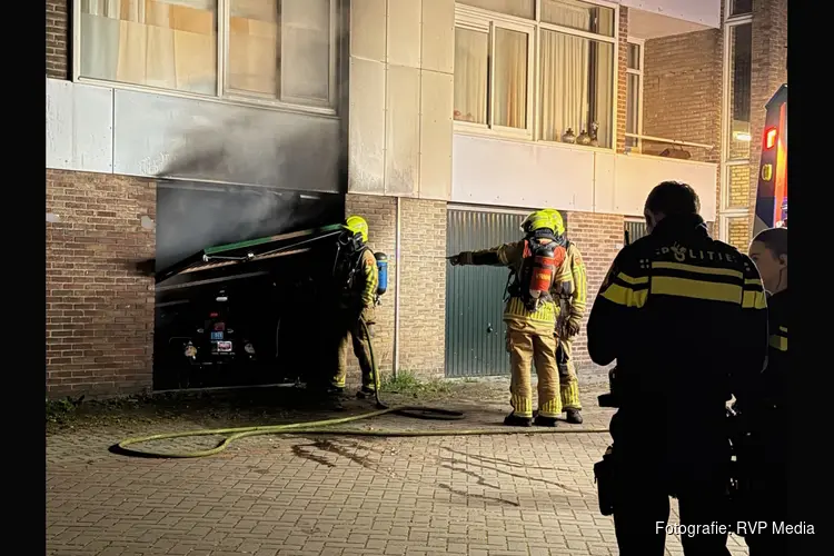 Brand in garagebox onder appartementencomplex in Den Helder