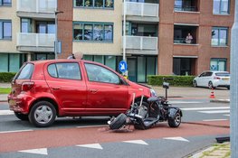 Zwaargewonde bij ongeval tussen driewielscooter en auto in Den Helder