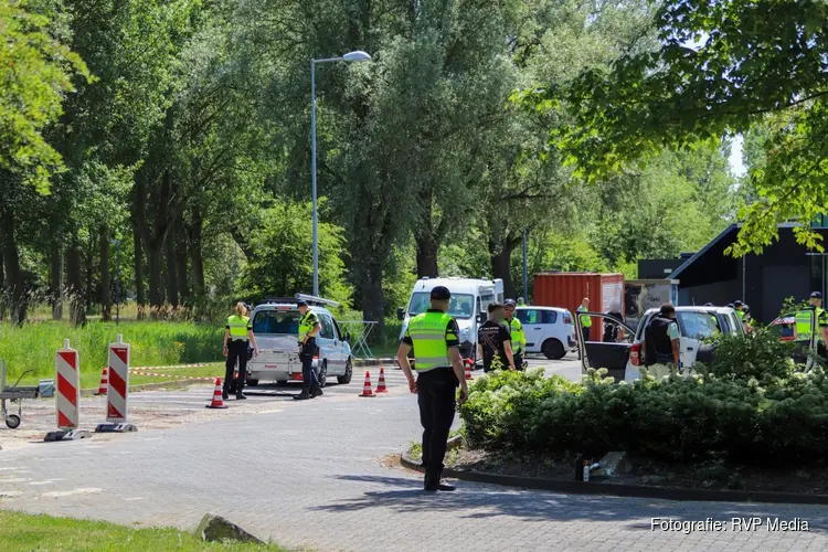 Verkeerscontrole bij sportschool in Den Helder
