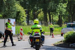 Verkeerscontrole bij sportschool in Den Helder