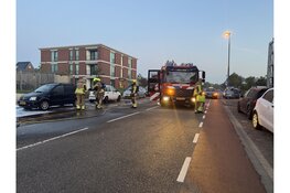 Taxichauffeur ziet verdachte wegrennen bij autobrand in Den Helder