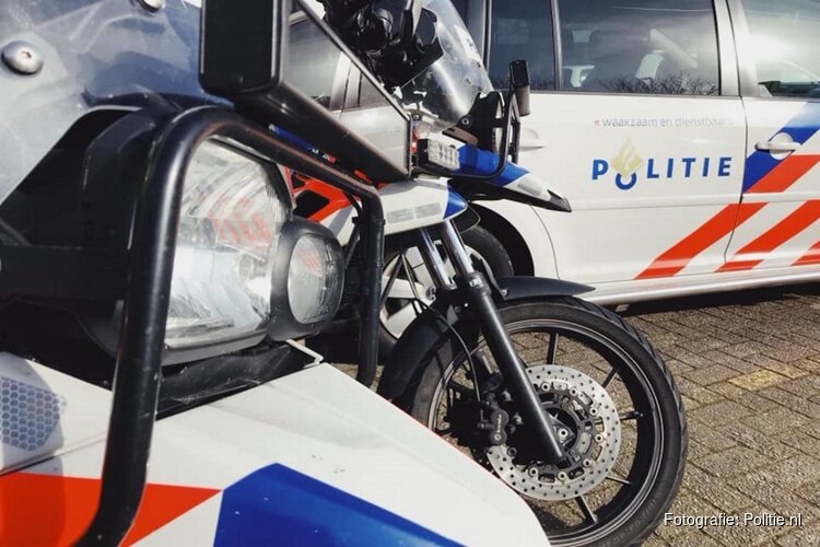 Boetes voor te lang links rijden, rijden zonder rijbewijs en het vasthouden van een telefoon