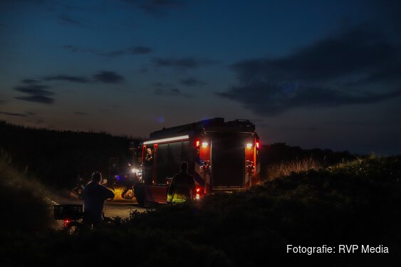 Duinbrand aan Tapuitenpad in Den Helder snel onder controle, politie onderzoekt mogelijke brandstichting