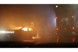 Twee auto's zwaar beschadigd na autobrand in Den Helder