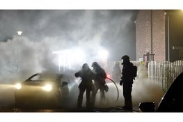 Twee auto's zwaar beschadigd na autobrand in Den Helder