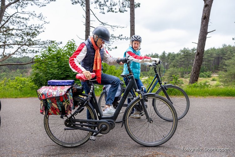 Senioren veilig en met vertrouwen op de fiets tijdens fiets opfriscursus in de Noordkop