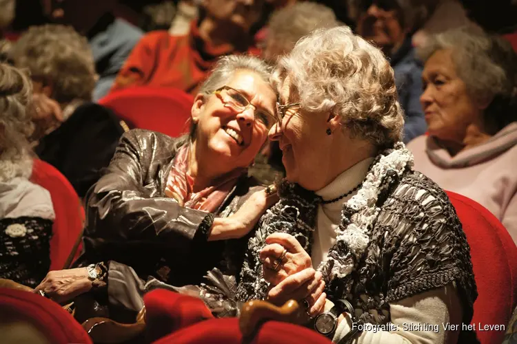 Senioren genieten van cultuur met Vier het Leven