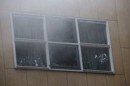 Brand in gebouw van Parlan zorgt voor flinke rookontwikkeling in Den Helder