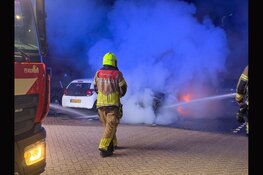 Autobrand op parkeerplaats bij voetbalvereniging HCSC