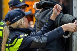 Verdachten steken zich in wespennest, zijn er gloeiend bij