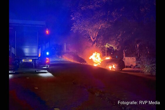 Autobrand aan Achterbinnenhaven in Den Helder