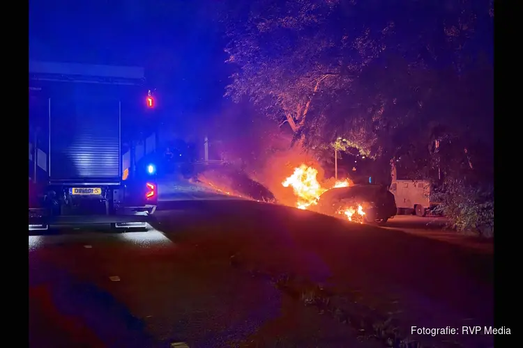 Autobrand aan Achterbinnenhaven in Den Helder