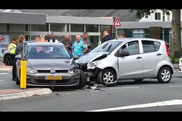Veel schade bij botsing tussen auto’s in Den Helder