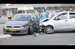 Veel schade bij botsing tussen auto’s in Den Helder