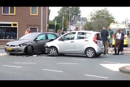 Veel schade bij botsing tussen auto’s in Den Helder