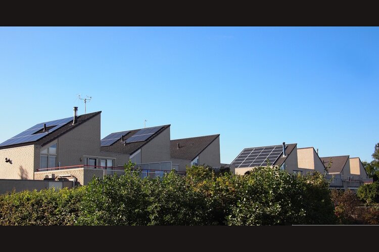 Zonnepanelen op je dak? In Noord-Holland gaat je rekening met 266 euro omhoog