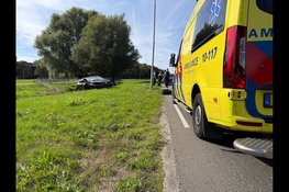 Flinke schade en gewonde nadat auto's frontaal op elkaar botsten in Den Helder