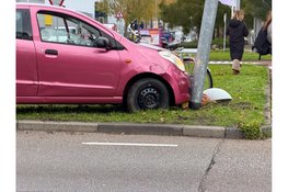 Eén persoon naar ziekenhuis na botsing op kruising Schootenweg in Den Helder