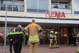 Geen brand aangetroffen na melding van rookontwikkeling bij HEMA aan Beatrixstraat in Den Helder