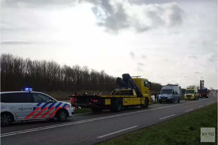 Auto te water bij Anna Paulowna