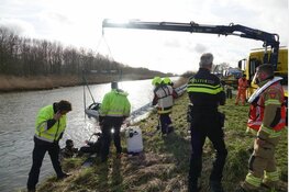 Auto te water bij Anna Paulowna