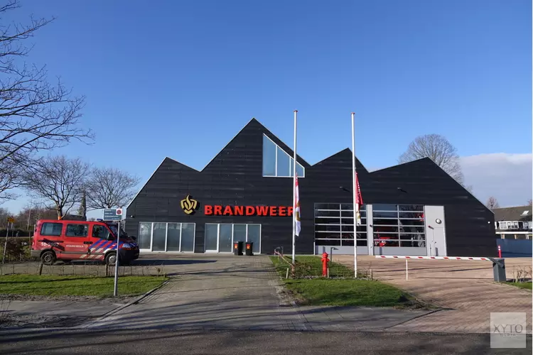 Vlaggen halfstok bij brandweerkazerne