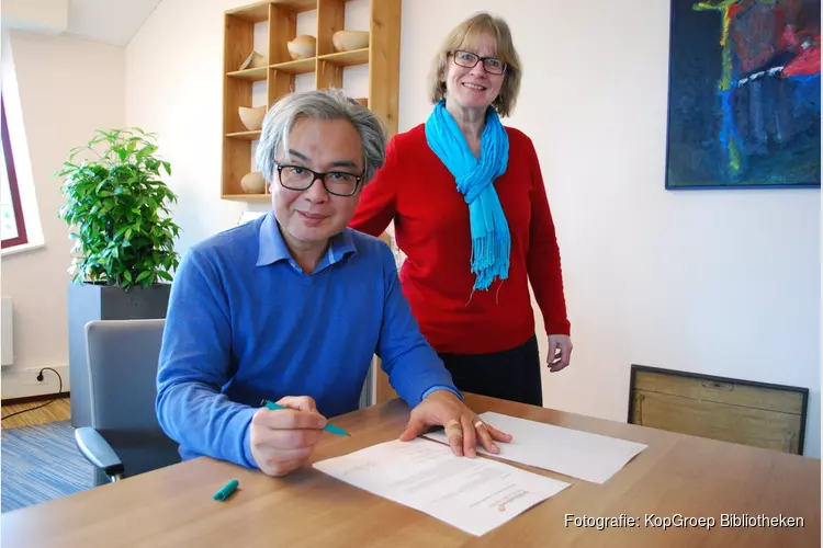 Wethouders tekenen convenant met KopGroep Bibliotheken