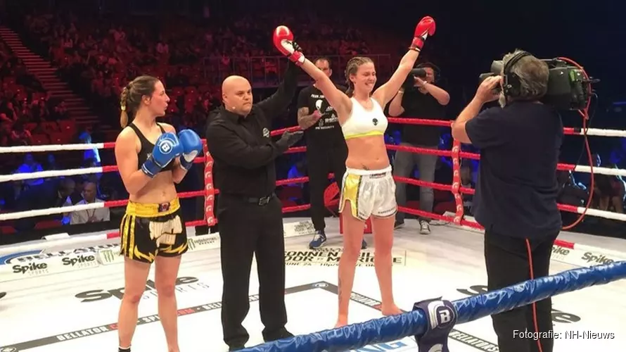 Kickbokster Jorina Baars vecht tegen een taaie tante met een hard hoofd.