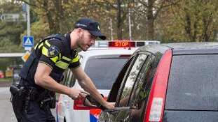 Geen herexamen; wel achter het stuur