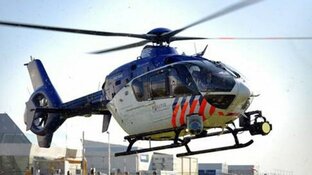 Verwarde man door politiehelikopter gevonden in duinen Den Helder
