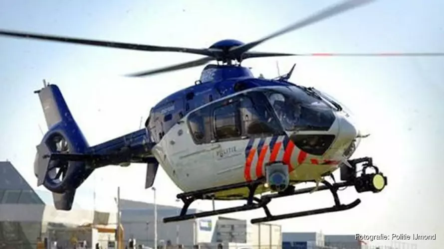 Verwarde man door politiehelikopter gevonden in duinen Den Helder