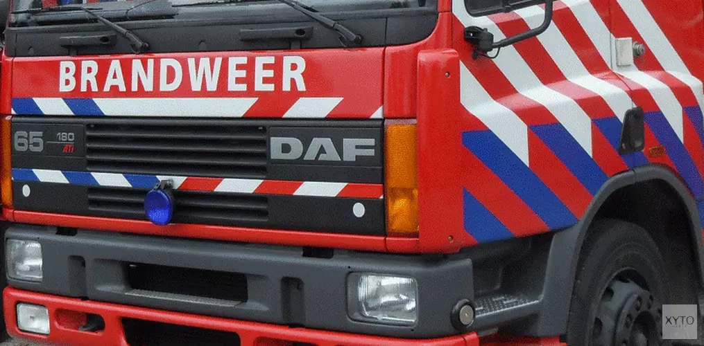Carports en auto&#39;s in vlammen op in woonwijk Julianadorp